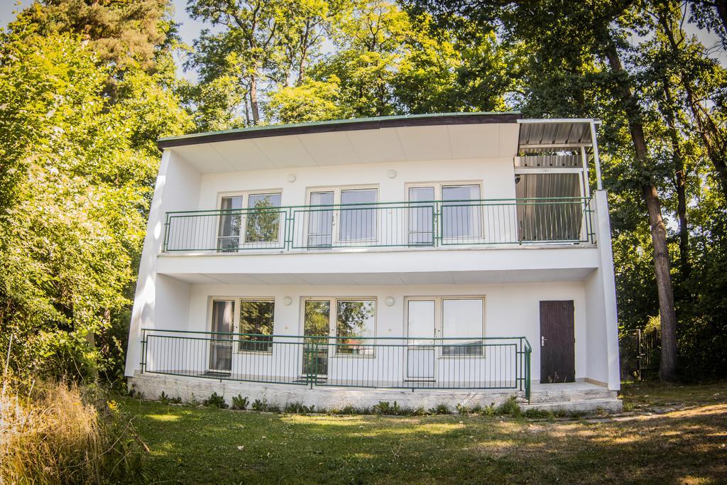 Yacht Club Bezdrev Hluboká nad Vltavou Exterior foto